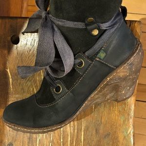 El Naturalista Ankle Boot, Blue Suede Leather, size 6.5